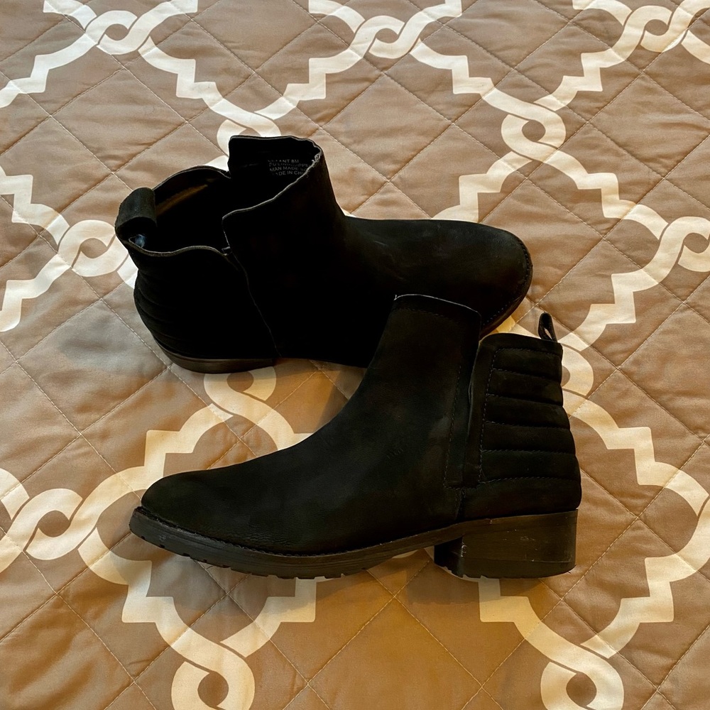 Steve Madden black booties, 8M